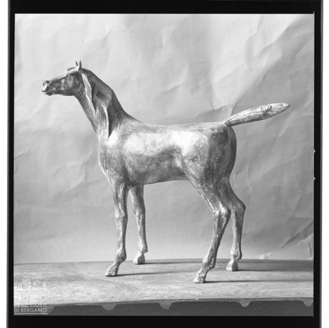Scultura di Elia Ajolfi con cavallo