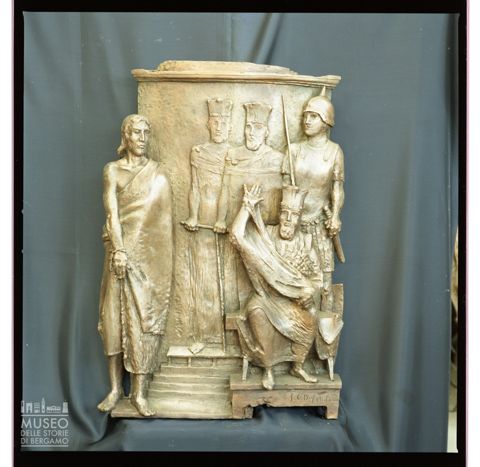 Stazione della Via Crucis di Giancarlo Defendi raffigurante Gesù Cristo condannato a morte