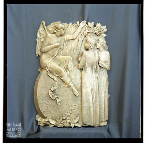 Stazione della Via Crucis di Alessandro Verdi raffigurante le pie donne al sepolcro