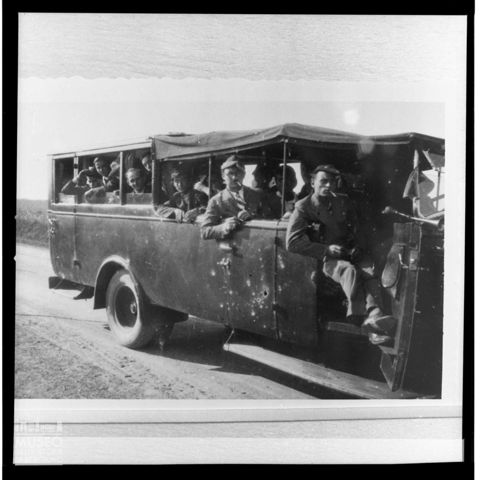 Monsignor Giovanni Battista Montini, a bordo di un furgone, durante il Congresso FUCI di Cagliari, l'8 settembre 1928