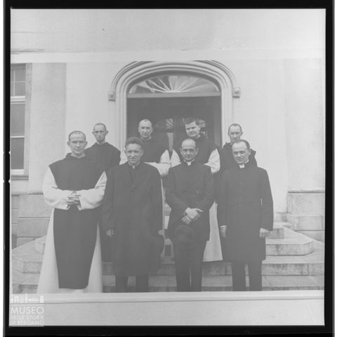 Ritratto di gruppo con monsignor Giovanni Battista Montini a Dublino