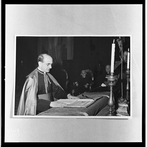 Giuramento di monsignor Giovanni Battista Montini eletto arcivescovo di Milano