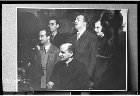 Monsignor Giovanni Battista Montini e Vittorio De Sica durante le riprese del film 