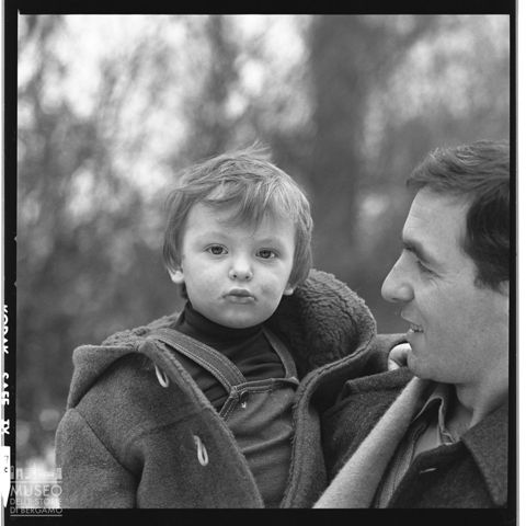 Ritratto di bambino in braccio a Mario Rudelli