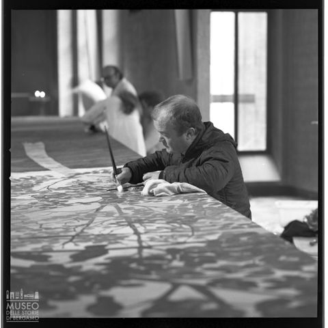Francesco Tabusso a lavoro per la pala 