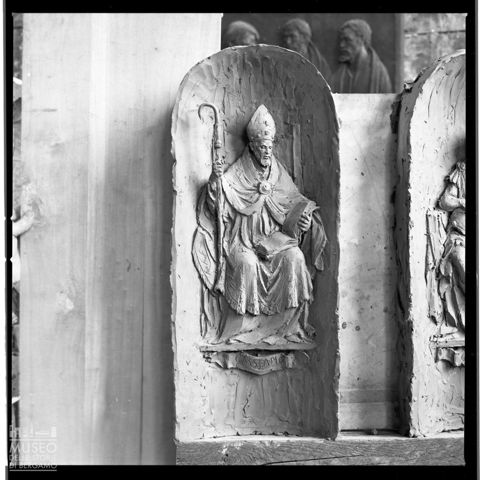 Rilievo scultoreo di San Cassiano di Enrico Manfrini