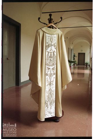 Casula ricamata da Lello Scorzelli