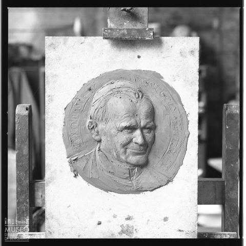 Bozzetto per il lato di una medaglia di Enrico Manfrini con ritratto di papa Giovanni Paolo II
