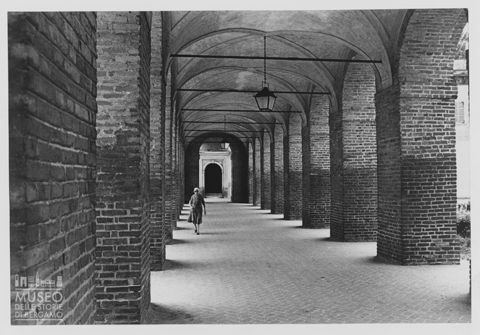 Il portico della Galleria degli Antichi di Sabbioneta