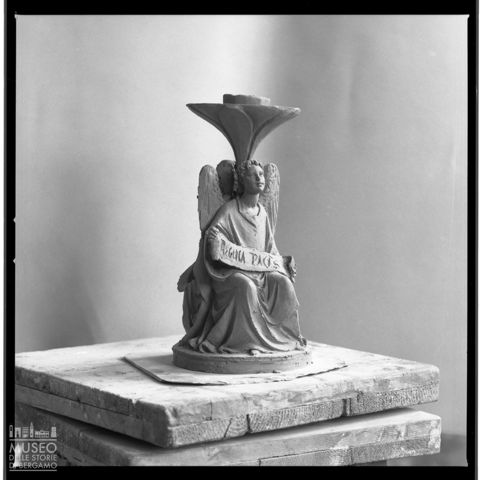 Bozzetto di scultura con angeli portacandela di Enrico Manfrini