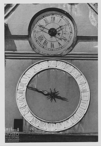 L'orologio della chiesa dell'Assunzione della Beata Vergine Maria e Sant'Andrea Apostolo di Asola