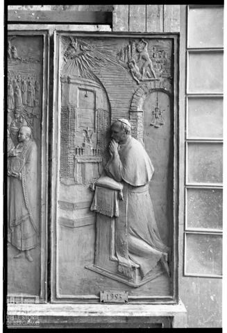 Rilievo scultoreo di Enrico Manfrini