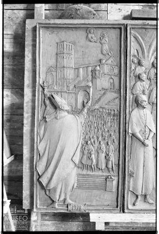 Rilievo scultoreo di Enrico Manfrini