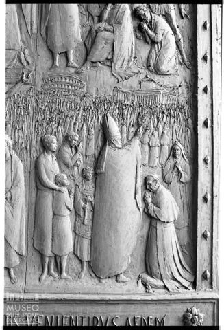 Particolare di uno dei rilievi che ornano la porta della basilica di San Paolo fuori le Mura di Enrico Manfrini
