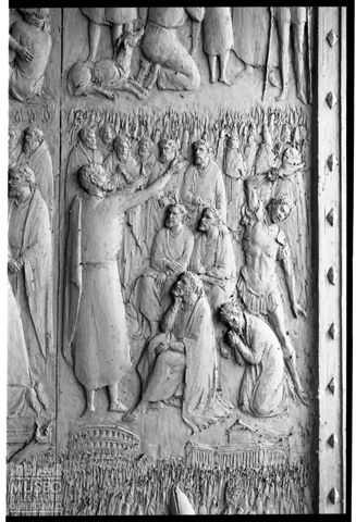 Particolare di uno dei rilievi che ornano la porta della basilica di San Paolo fuori le Mura di Enrico Manfrini