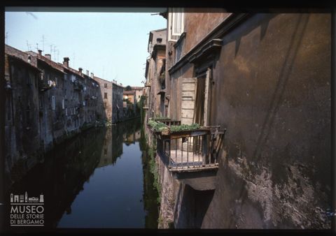 Case sul Rio a Mantova