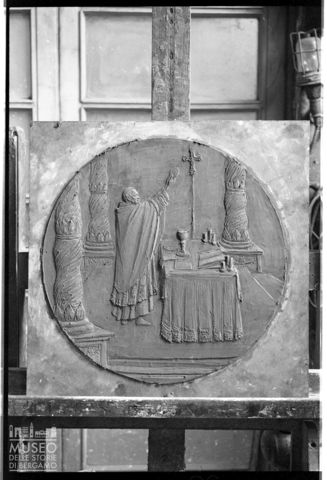 Rilievo scultoreo di Enrico Manfrini