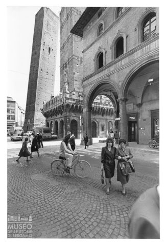 Le torri della Garisenda e degli Asinelli a Bologna