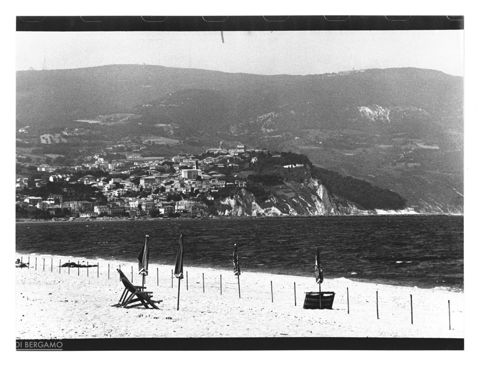 Spiaggia di Santa Cristiana a Marcelli e veduta del borgo di Numana