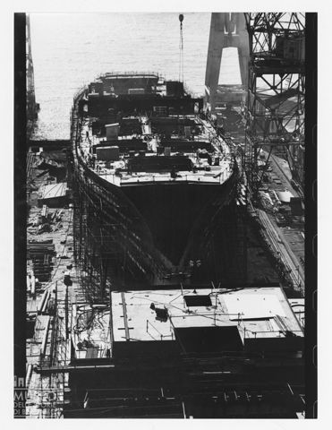 Cargo-liner in costruzione nei cantieri navali di Ancona