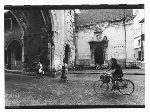 Nei pressi dell'Arco di Augusto a Fano