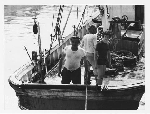 Pescatori a bordo di un peschereccio a Fano