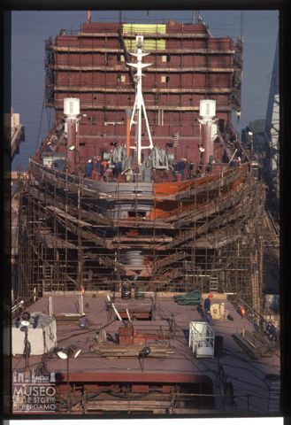 Cargo-liner in costruzione nei cantieri navali di Ancona