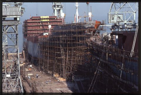 Cargo-liner in costruzione nei cantieri navali di Ancona
