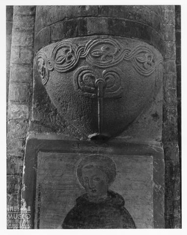 Dettaglio di una mensola dell'abbazia di Santa Maria di Chiaravalle di Fiastra