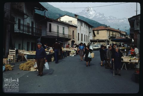 Il mercato di Paesana