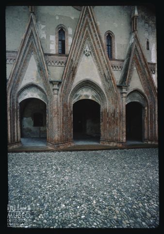 La facciata della chiesa dell'abbazia di Sant'Antonio di Ranverso a Buttigliera Alta