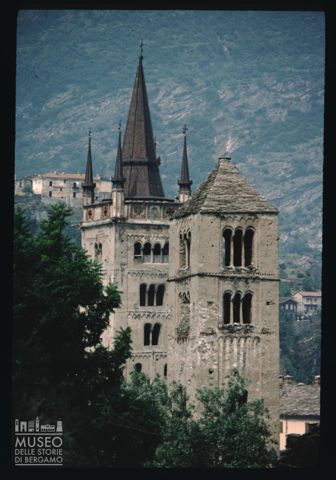 I campanili della chiesa di Santa Maria Maggiore e della cattedrale di San Giusto a Susa