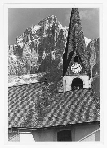 Il campanile della chiesa della Beata Vergine della Difesa di San Vito di Cadore