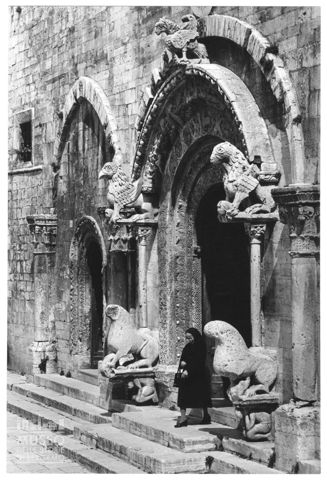 I portali della concattedrale di Santa Maria Assunta a Ruvo di Puglia