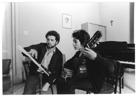 Lezione di chitarra presso l'Istituto musicale 