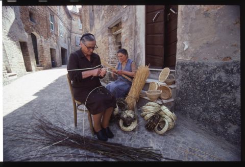 Artigiane ad Acquaviva Picena