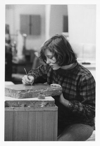 Ritratto di una studentessa alla Scuola del Libro di Urbino