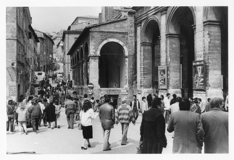 Scorcio su piazza della Repubblica a Urbino