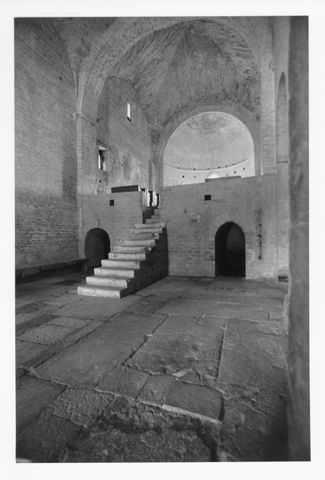Interno dell'abbazia di San Vincenzo al Furlo
