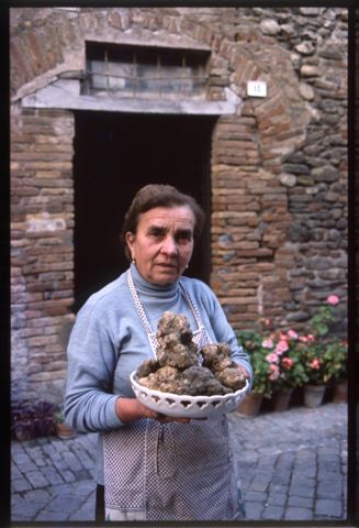 Ritratto di signora con tartufi a Sant'Angelo in Vado
