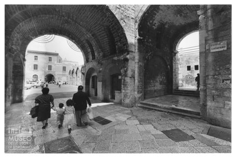 Passeggio presso la Corte del Catapano a Bari