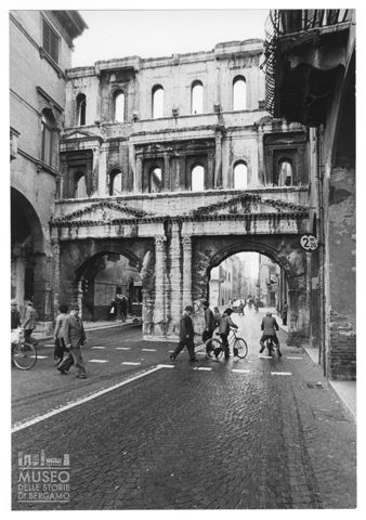 Veduta di Porta Borsari a Verona
