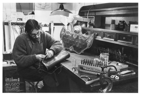 Laboratorio di pelletteria artistica a Treviglio