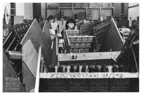 Lavoratrici in un'azienda di Argelato