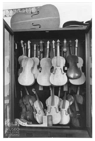Archi all'Istituto professionale internazionale per l'artigianato liutario e del legno Antonio Stradivari di Cremona