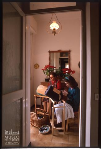 Lezione di merletto a Cantù