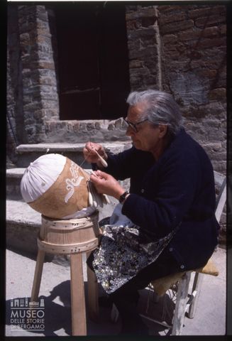 Ricamatrice a Offida