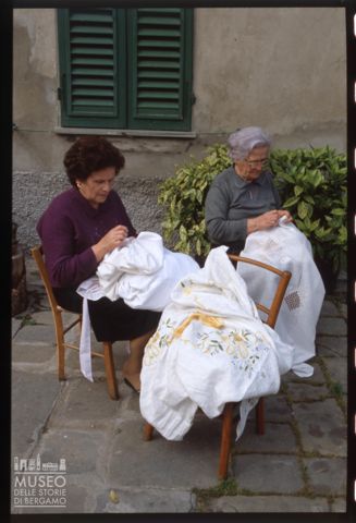 Lavori di ricamo a Pistoia