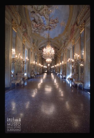 La Galleria degli specchi nel Palazzo Reale di Genova