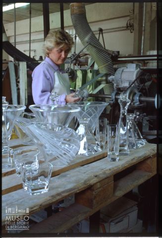 Molatura di manufatti in vetro